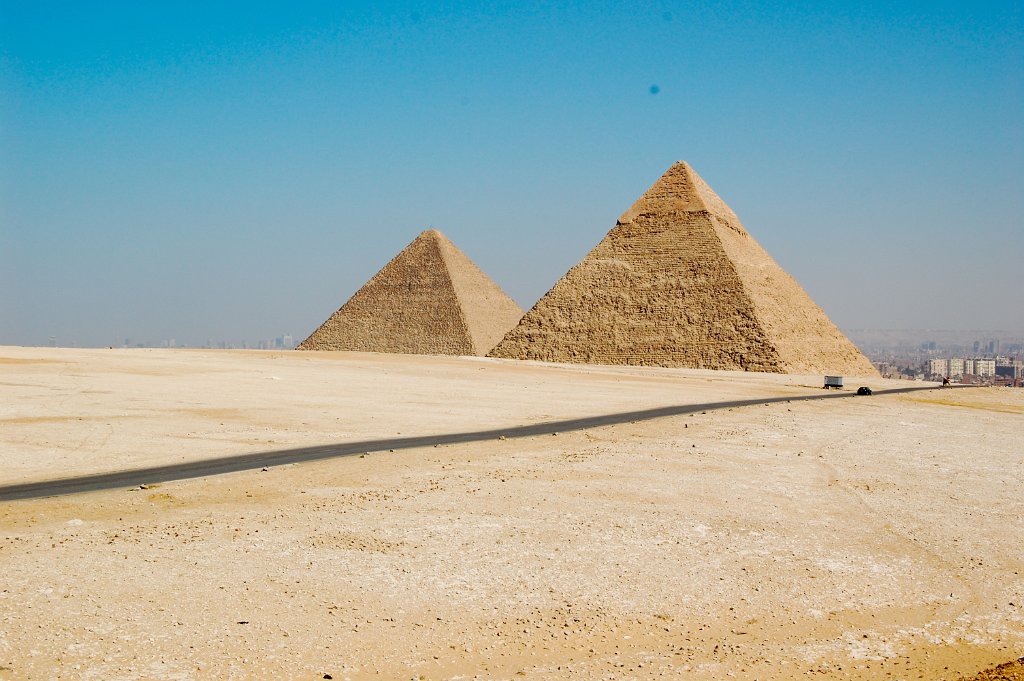 Pyramids of Giza 02